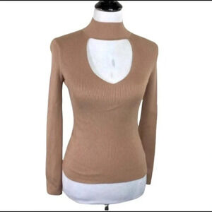 Kendall & Kylie S‎ tan key hole ribbed top